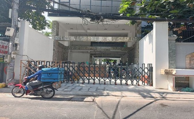 Cổng xếp nhôm đúc
